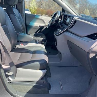 2017 Toyota Sienna LE