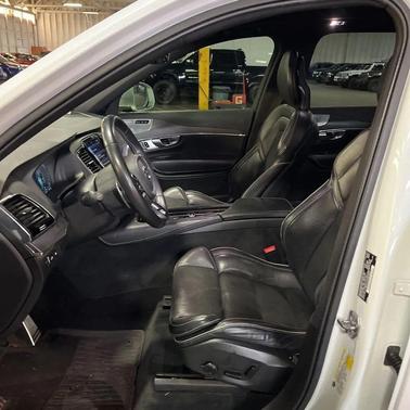 2017 Volvo XC90 Hybrid T8 R-Design