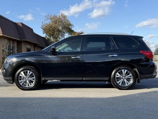 2017 Nissan Pathfinder SL