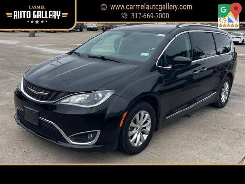 Brilliant Black Crystal Pearlcoat 2018 Chrysler Pacifica Touring-L