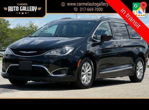 Brilliant Black Crystal Pearlcoat 2018 Chrysler Pacifica Touring-L