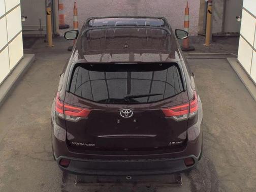 Ooh La La Rouge Mica 2017 Toyota Highlander LE Plus