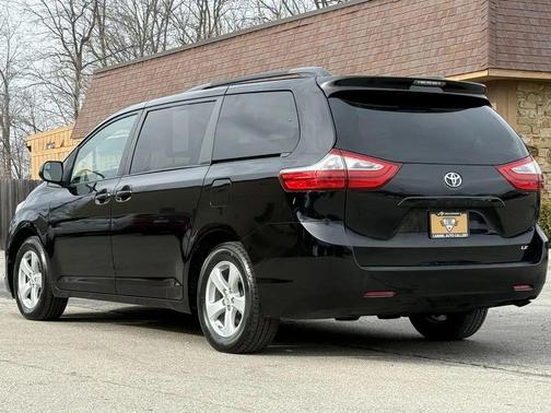 2017 Toyota Sienna LE