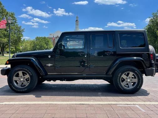 Photo 2 of 30 of 2015 Jeep Wrangler Unlimited Sport
