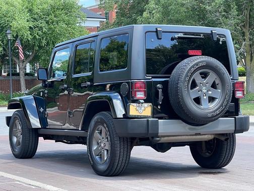 Photo 3 of 30 of 2015 Jeep Wrangler Unlimited Sport