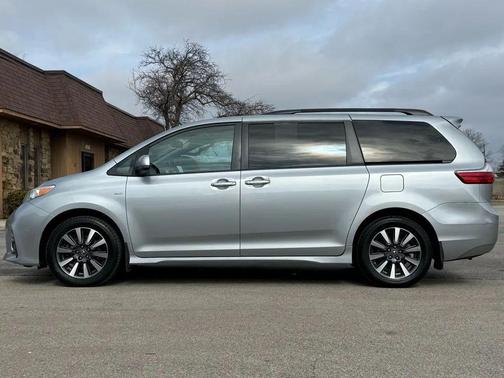2019 Toyota Sienna XLE