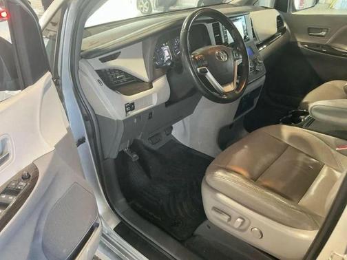 2019 Toyota Sienna XLE