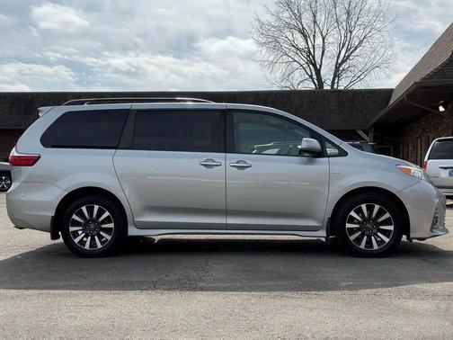 2019 Toyota Sienna XLE