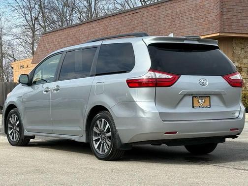 2019 Toyota Sienna XLE