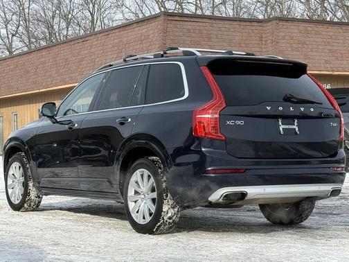 2017 Volvo XC90 T6 Momentum