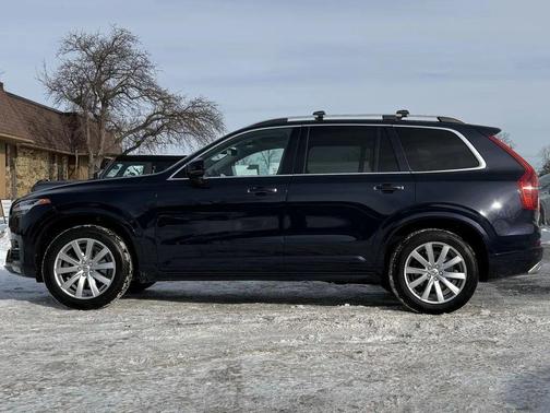 2017 Volvo XC90 T6 Momentum