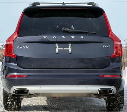 2017 Volvo XC90 T6 Momentum