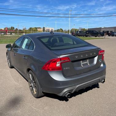 2017 Volvo S60 T6 R-Design Platinum