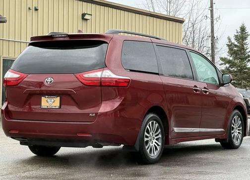 2018 Toyota Sienna XLE