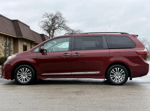 2018 Toyota Sienna XLE