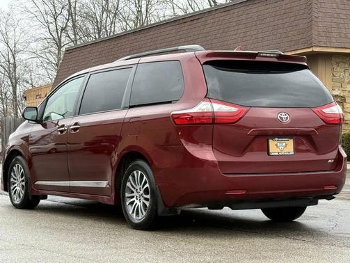 2018 Toyota Sienna XLE