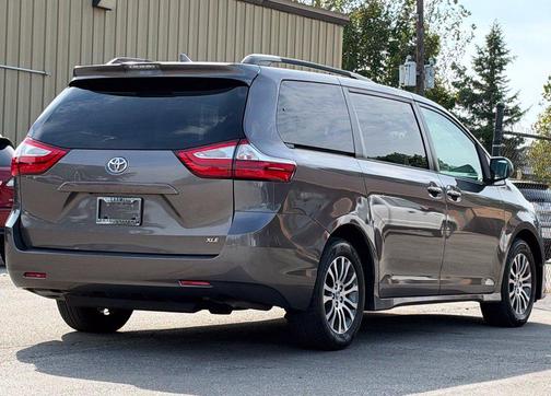 Predawn Gray Mica 2019 Toyota Sienna XLE