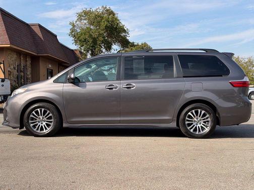 Predawn Gray Mica 2019 Toyota Sienna XLE