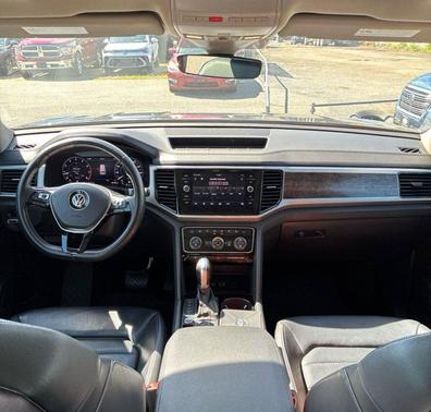 Deep Black 2018 Volkswagen Atlas 3.6L SEL Premium