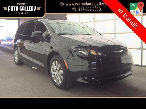 Brilliant Black Crystal Pearlcoat 2021 Chrysler Voyager L