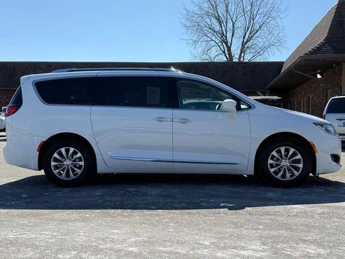 2018 Chrysler Pacifica Touring-L