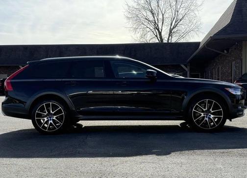 2020 Volvo V90 Cross Country T6
