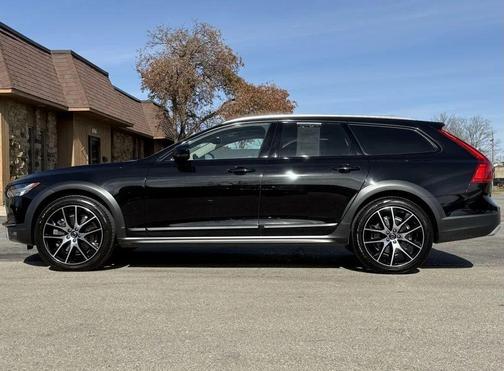 2020 Volvo V90 Cross Country T6