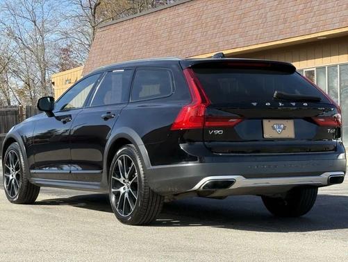2020 Volvo V90 Cross Country T6