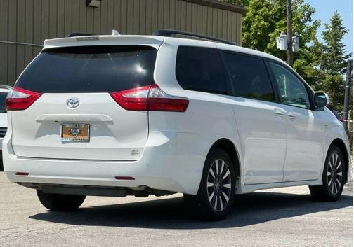 Blizzard Pearl 2019 Toyota Sienna XLE Premium