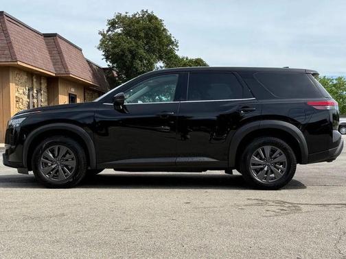 Super Black 2022 Nissan Pathfinder S 4WD
