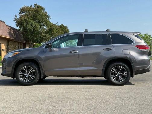 2018 Toyota Highlander LE