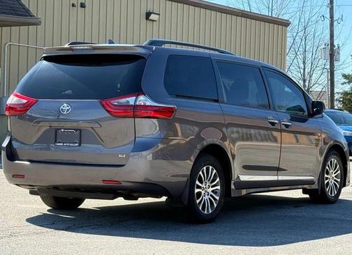 2020 Toyota Sienna XLE