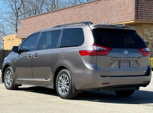 2020 Toyota Sienna XLE