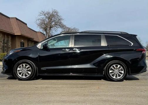 2021 Toyota Sienna XLE 7 Passenger