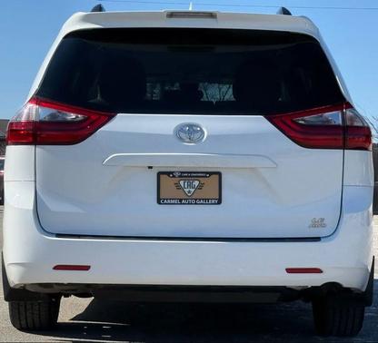 2020 Toyota Sienna LE