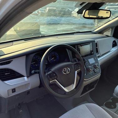 2020 Toyota Sienna LE