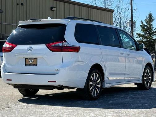 2020 Toyota Sienna LE