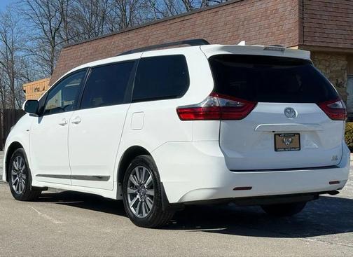 2020 Toyota Sienna LE