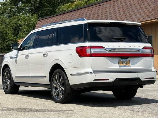 White Platinum Metallic Tri-Coat 2019 Lincoln Navigator L Reserve