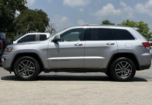 2020 Jeep Grand Cherokee Laredo