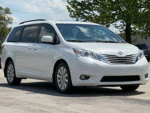 Blizzard Pearl 2017 Toyota Sienna XLE