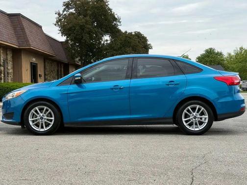 Blue Candy Metallic Tinted Clearcoat 2017 Ford Focus SE