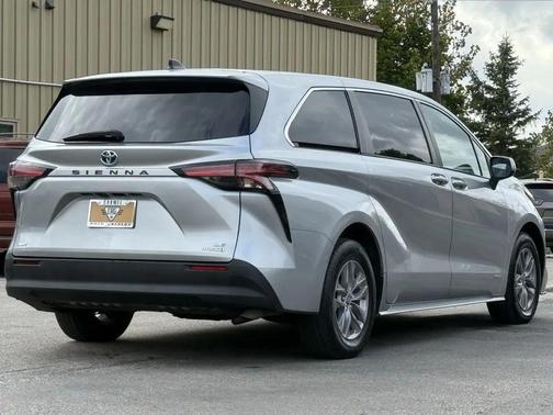 2021 Toyota Sienna LE
