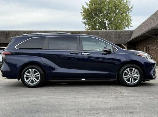 2022 Toyota Sienna Platinum