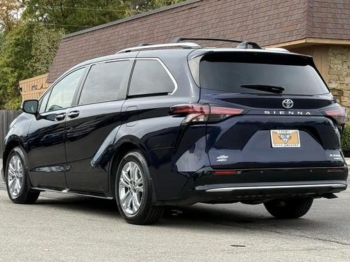 2022 Toyota Sienna Platinum