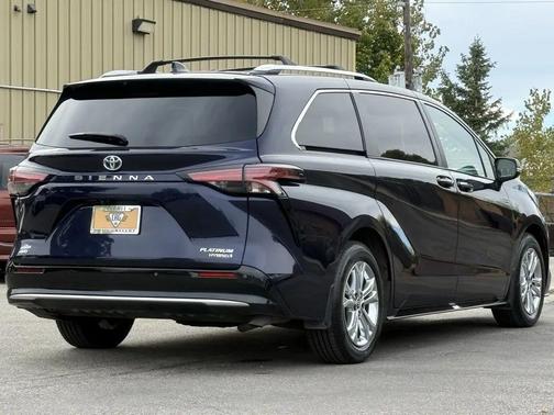2022 Toyota Sienna Platinum