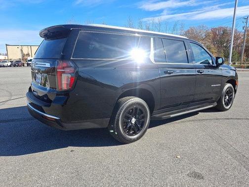 2023 Chevrolet Suburban LT