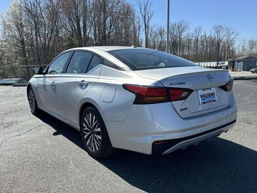 Brilliant Silver Metallic 2024 Nissan Altima 2.5 SV