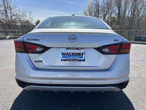 Brilliant Silver Metallic 2024 Nissan Altima 2.5 SV