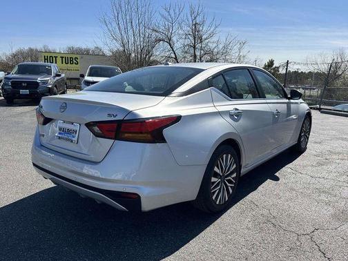 Brilliant Silver Metallic 2024 Nissan Altima 2.5 SV